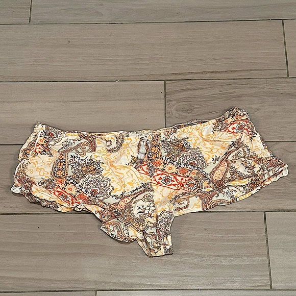 Paisley Print Women's Intimate short Shorts size LARGE - Picture 1 of 4